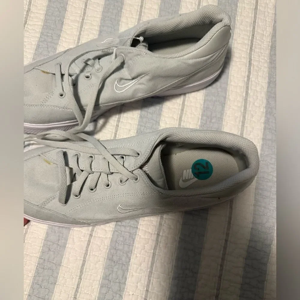 NIKE NWT Sneakers